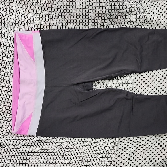 Lululemon High-Rise Crop Legging Size 6 - Sleek & Comfortable - Picture 1 of 5